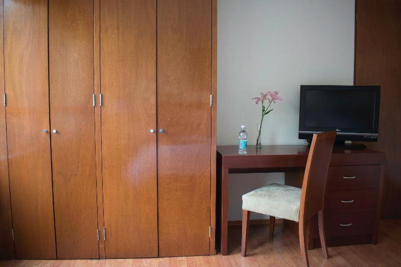 Residence L'Heritage Aristoteles 140 By Bluebay Mexico City Room photo
